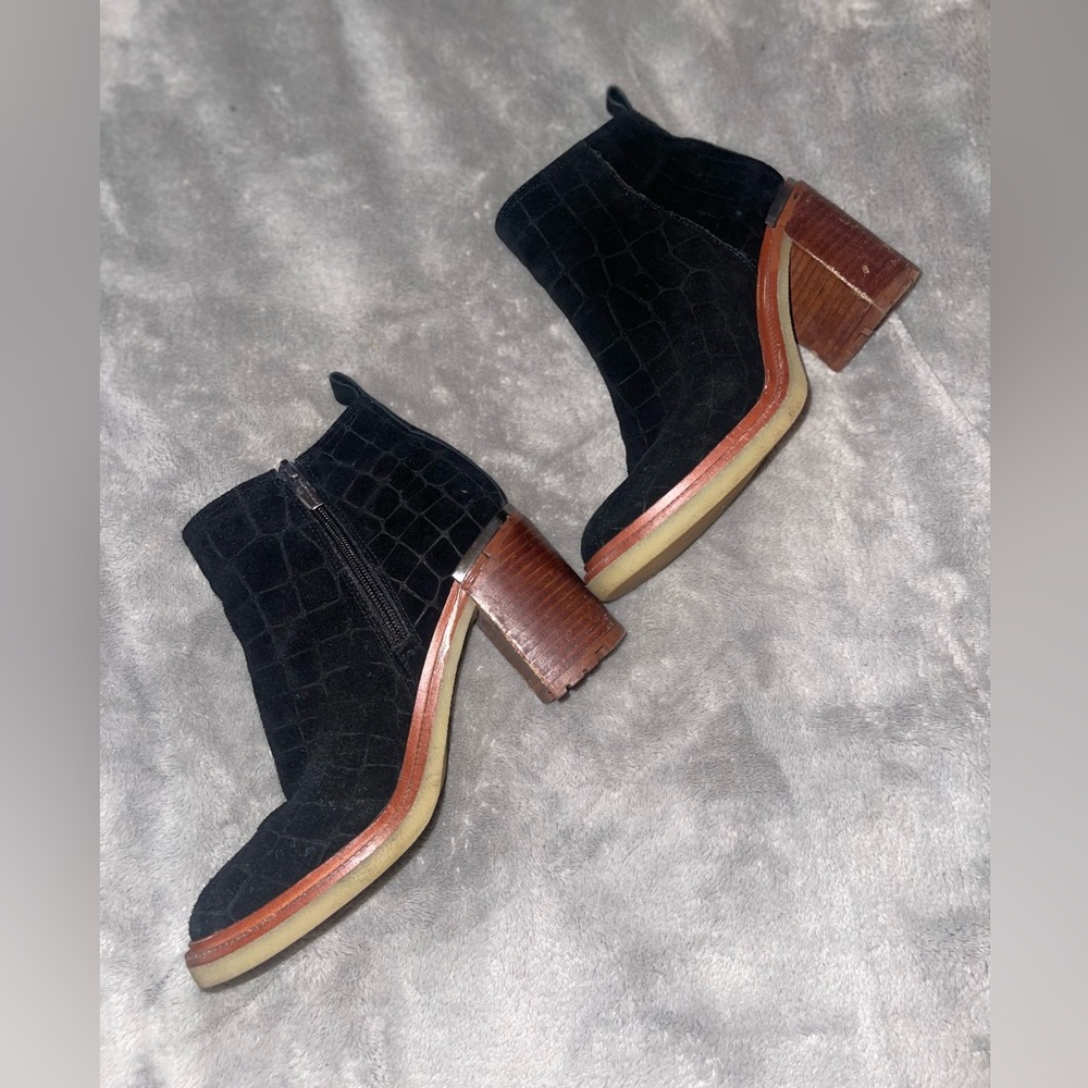 Vince Camuto boots - Picture 4 of 5
